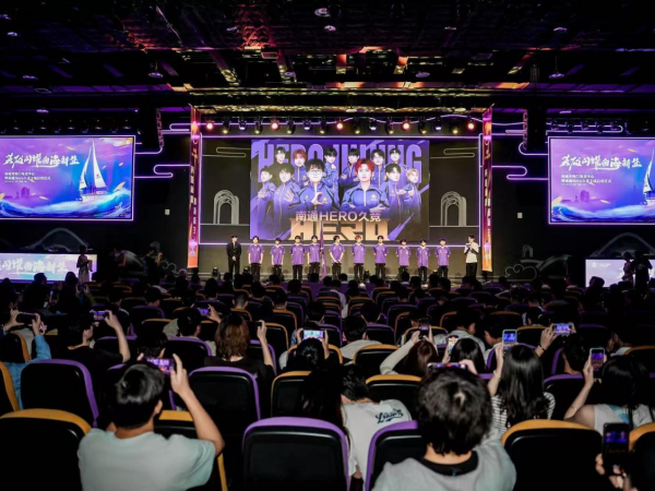 篮球赛场上 篮球赛场上